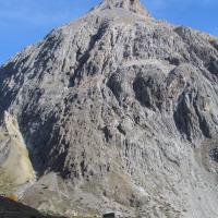 Au loin… la cabane de Parouart