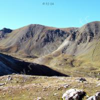 Vue sur la piste qui mène aux Baraquements de Viraysse et au col de Mallemort