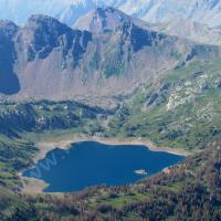 Zoom sur le lac et ses Tours !