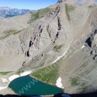 Du sommet nord : le lac de la Petite Cayolle…