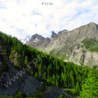 Au loin… Aiguille Large & Aiguille Pierre André